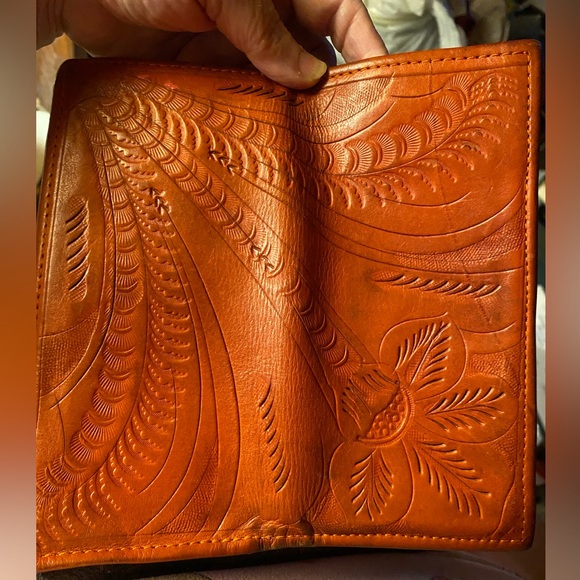 JL SALDIVAR LEATHER TOOLED WALLET - Picture 13 of 13